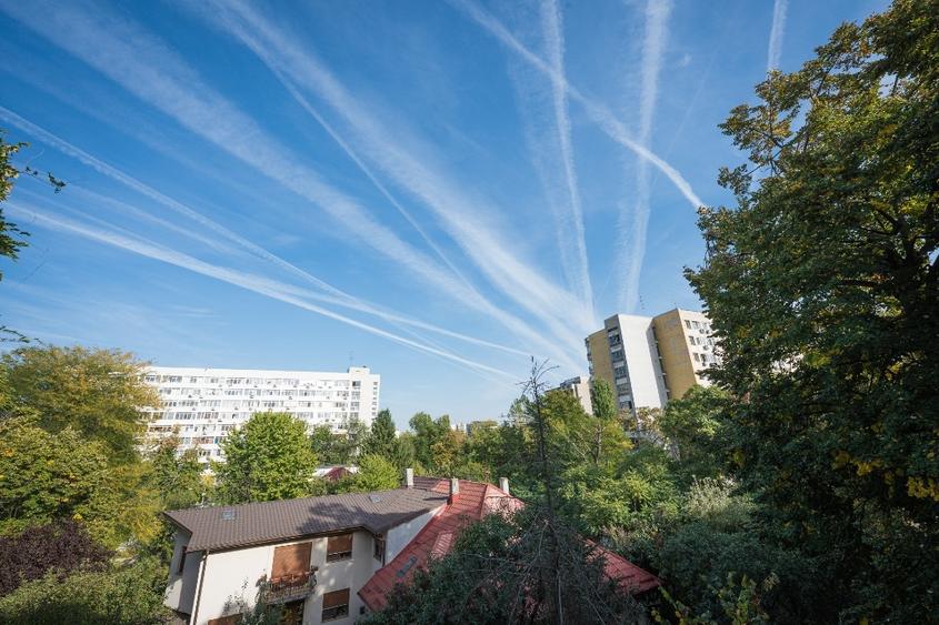 Apartament cu 3 camere semidecomandat, mobilat în Titan