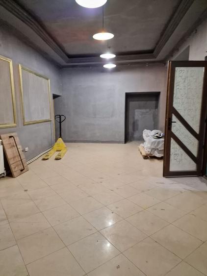 Spațiu comercial, de 900 mp, în P-ța Universității