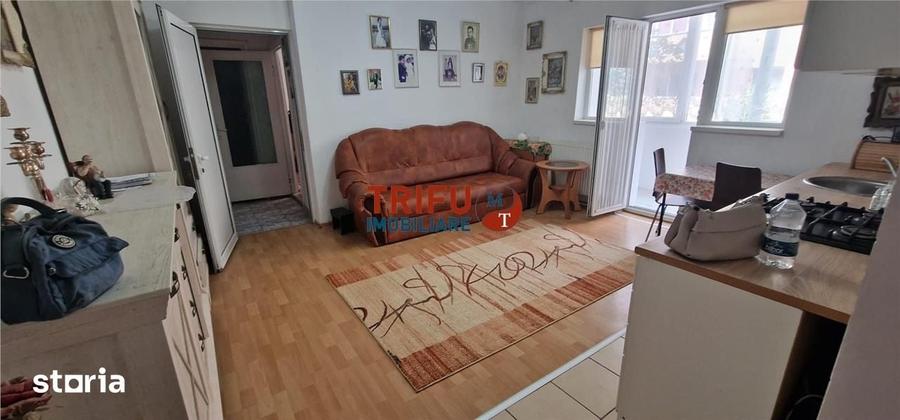 Apartament cu 3 camere semidecomandat în Cetate