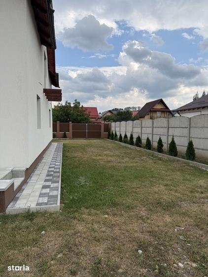 Casă cu 5 camere cu Teren 600 Mp în Tărlungeni