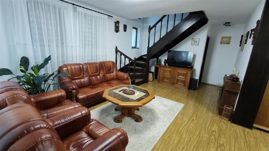 Casă individuală cu 4 camere cu Canalizare în Horpaz
