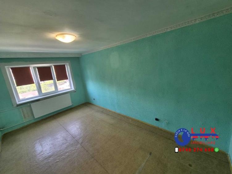 Apartament cu 3 camere decomandat în Babadag