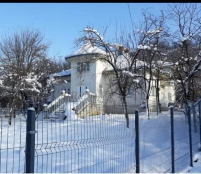 Casă individuală cu 3 camere cu Canalizare în Stâncești
