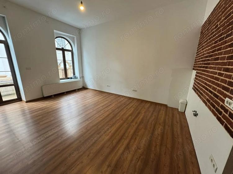Spațiu comercial, de 55 mp, în P-ța Unirii