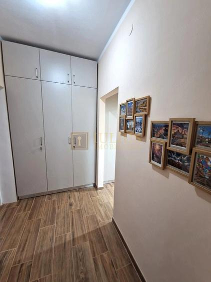 Apartament cu 4 camere decomandat în Neptun