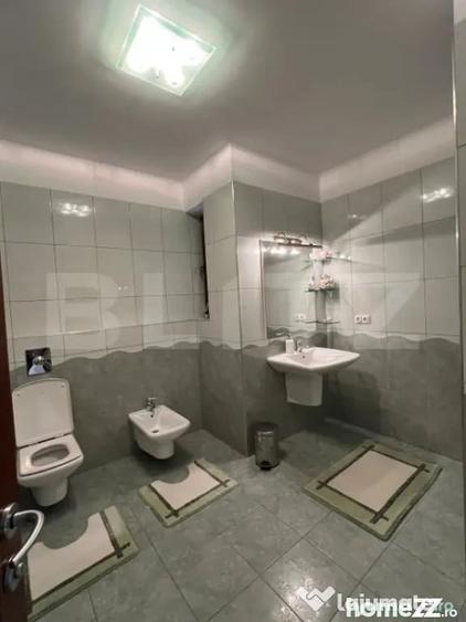 Casă cu 7 camere cu Teren 330 Mp în Burdea