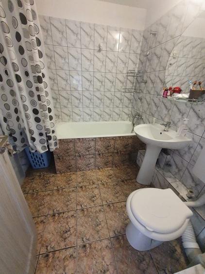 Apartament cu 2 camere decomandat în Apărătorii Patriei