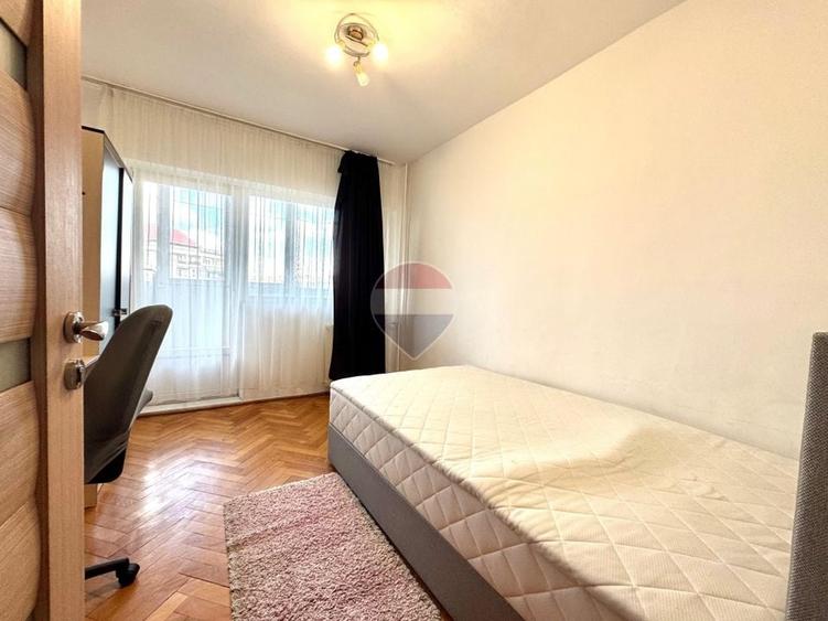 Apartament cu 4 camere decomandat, mobilat în Central
