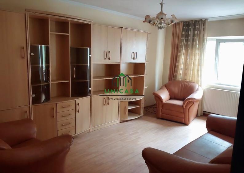 Apartament cu 3 camere decomandat, mobilat în Voineasa