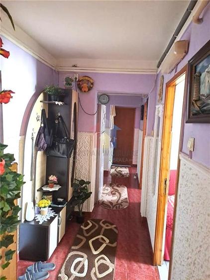 Apartament cu 4 camere decomandat în Viziru 3