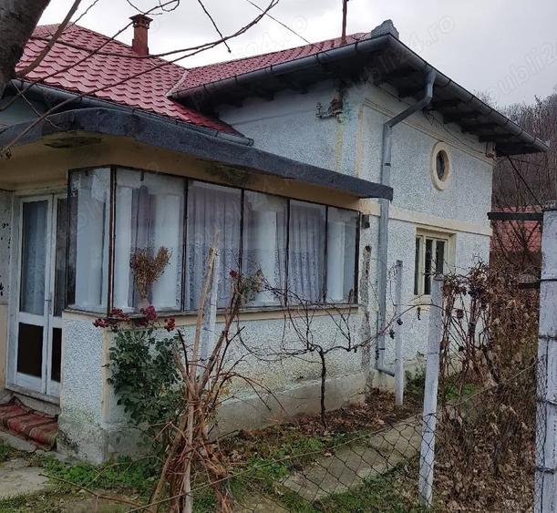 Casă cu 5 camere cu Teren 1300 Mp în Căiuți
