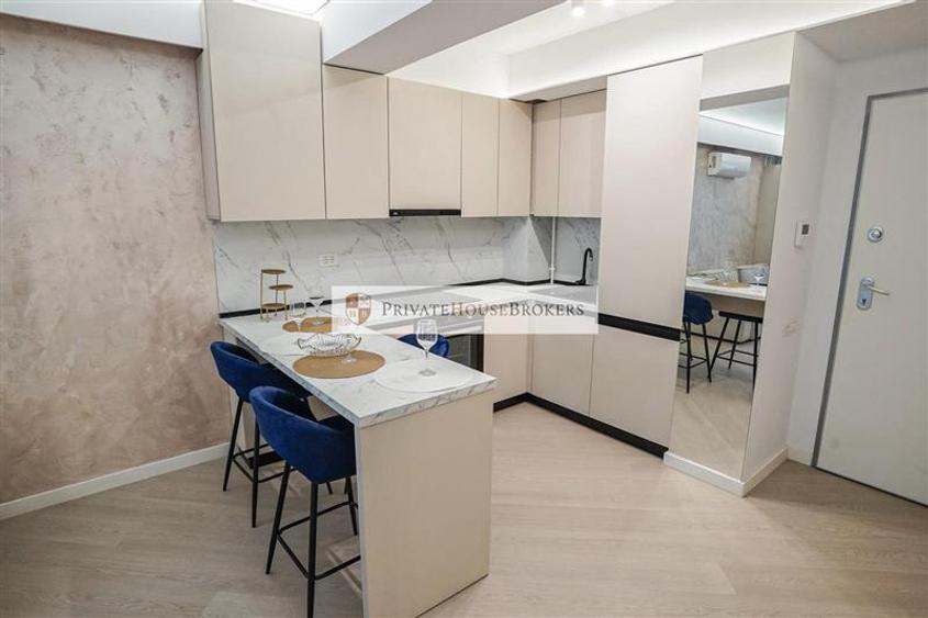 Apartament cu 2 camere semidecomandat, mobilat în Pipera