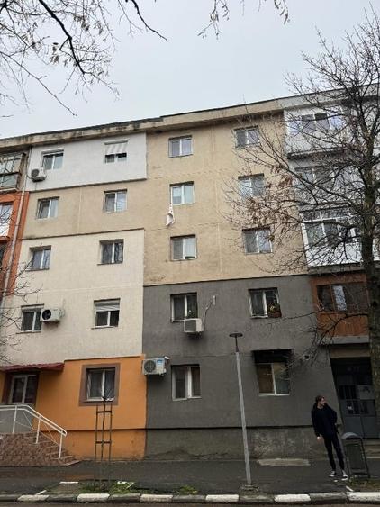 Apartament cu 3 camere decomandat, mobilat în Central