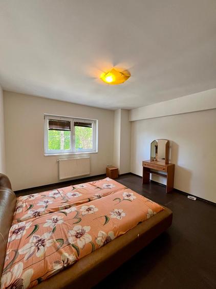 Apartament cu 3 camere, mobilat în Central