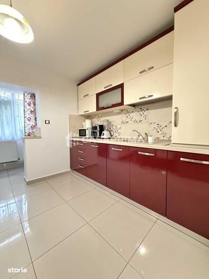 Apartament cu 4 camere decomandat în Nicolina