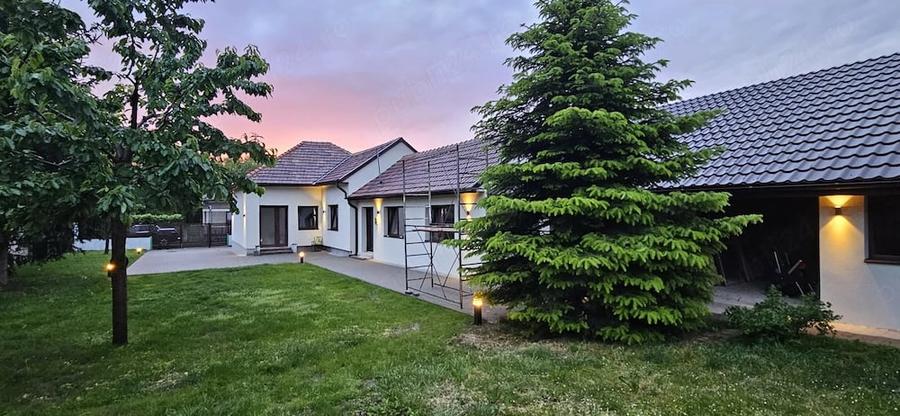 Casă cu 4 camere cu Teren 680 Mp în Central