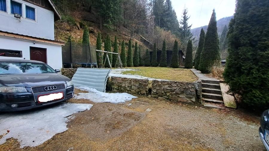Casă individuală cu 10 camere cu Teren 1500 Mp în Valea Ierii