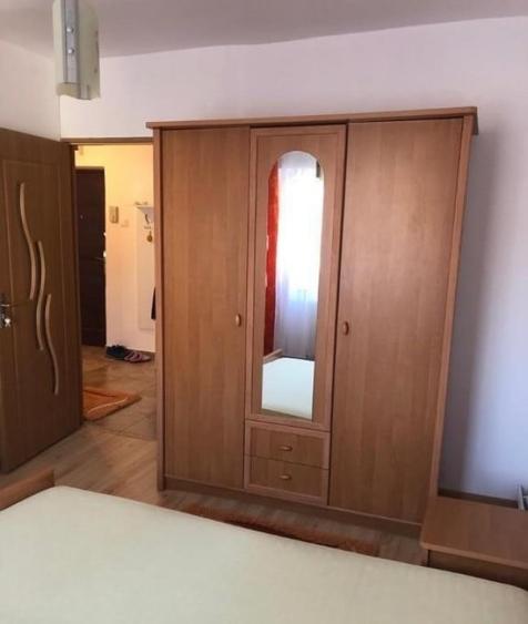 Apartament cu 2 camere semidecomandat în Olteniței