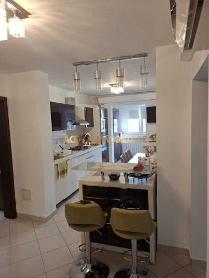 Apartament cu 4 camere decomandat, mobilat în Crângași