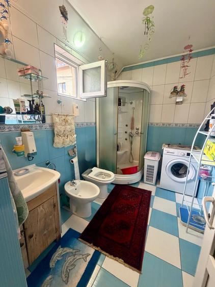 Casă individuală cu 6 camere cu Teren 186 Mp în Central