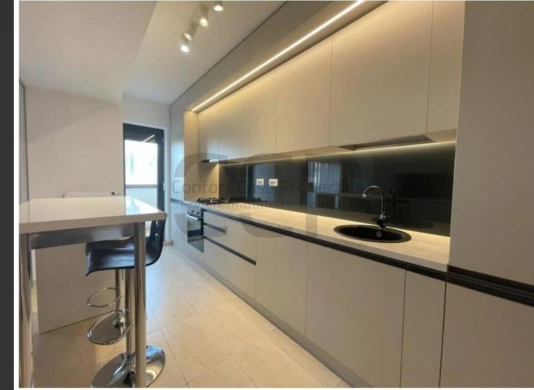 Apartament cu 3 camere decomandat în Victoriei