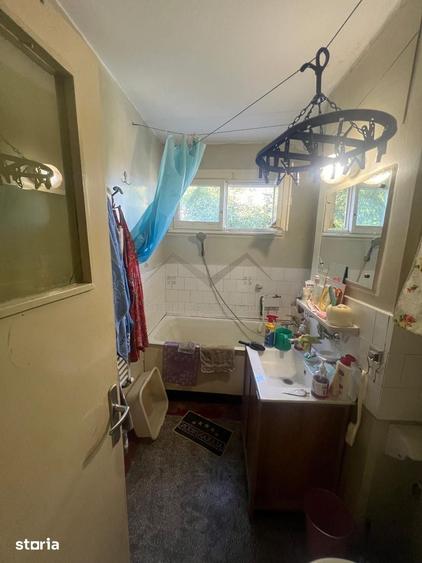 Apartament cu 3 camere semidecomandat în Podu Roș