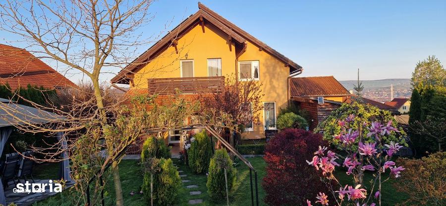 Casă cu 3 camere cu Teren 940 Mp în Central