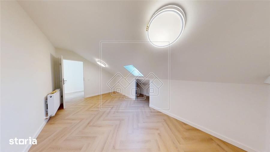 Apartament cu 4 camere în Cristian
