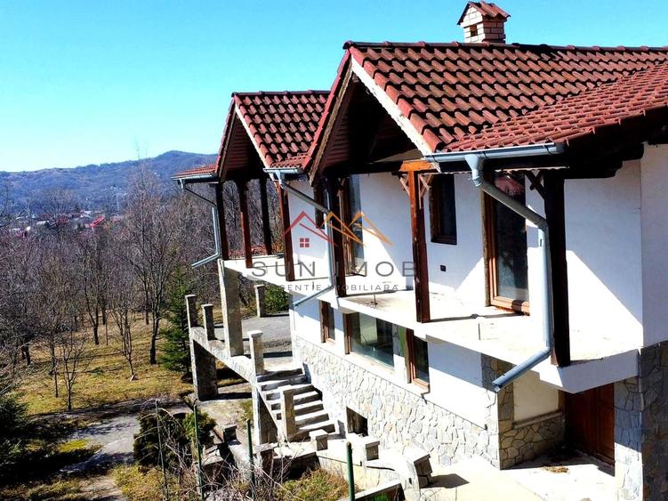 Casă cu 6 camere cu Canalizare în Cornu