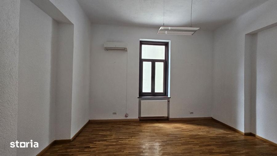 Spațiu comercial, de 159 mp, în Romană