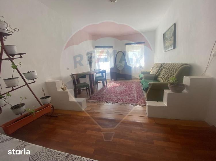 Casă cu 7 camere cu Teren 2522 Mp în Brateiu