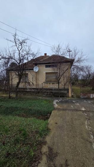 Casă individuală cu 3 camere cu Canalizare în Oar