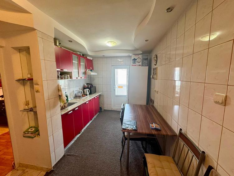 Apartament cu 3 camere decomandat în Baza 3