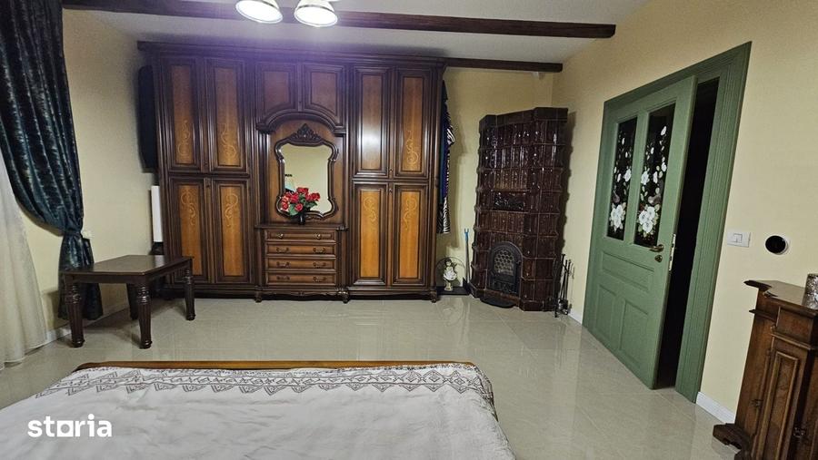 Casă cu 5 camere decomandat cu Teren 840 Mp în Lipovei