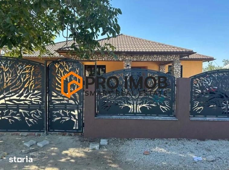 Casă cu 3 camere decomandat cu Canalizare în Luciu