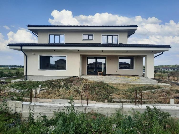 Casă individuală cu 6 camere cu Canalizare în Gulia