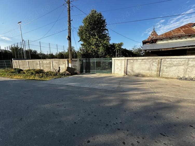 Casă cu 4 camere cu Teren 1070 Mp în Poiana