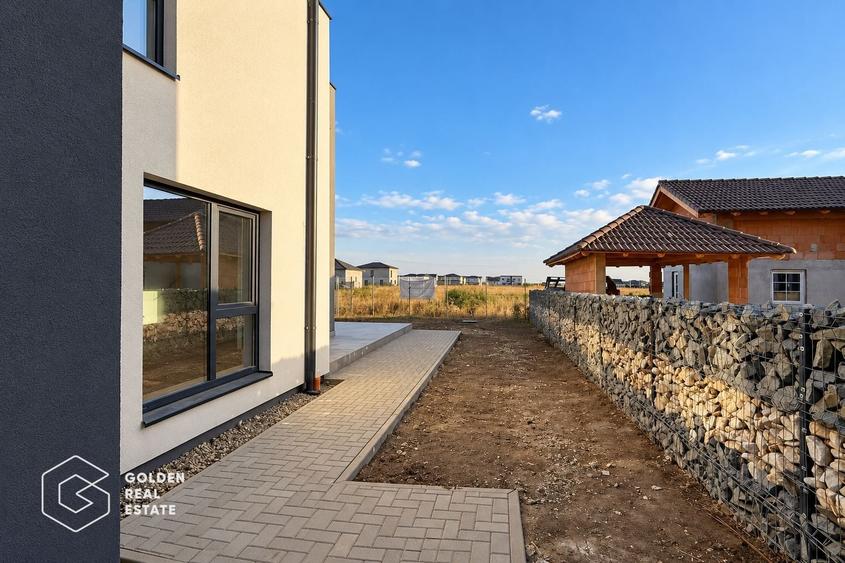Duplex cu 4 camere cu Canalizare în Săcălaz