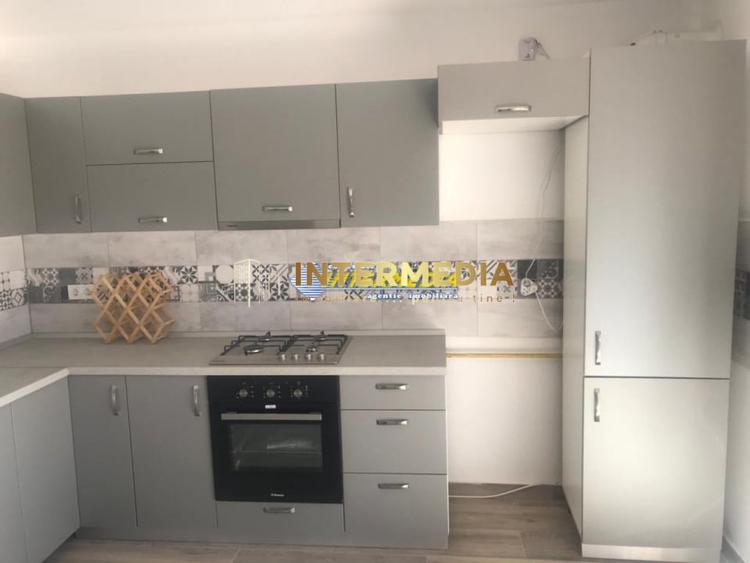 Duplex cu 4 camere cu Canalizare în Micești