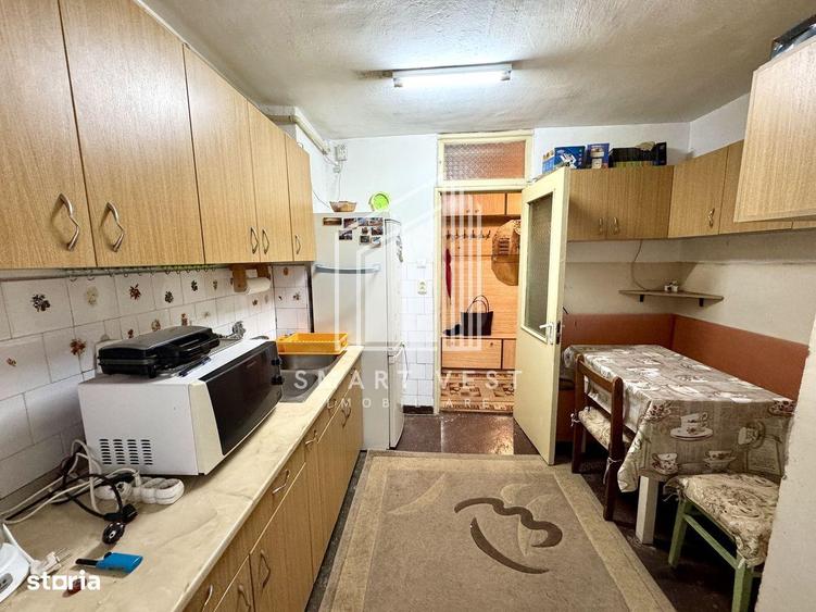 Apartament cu 4 camere decomandat în Micro 16