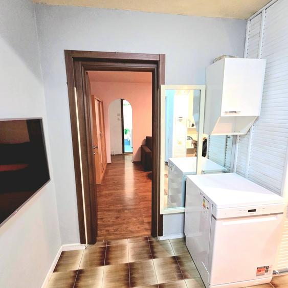 Apartament cu 3 camere semidecomandat în Iancului