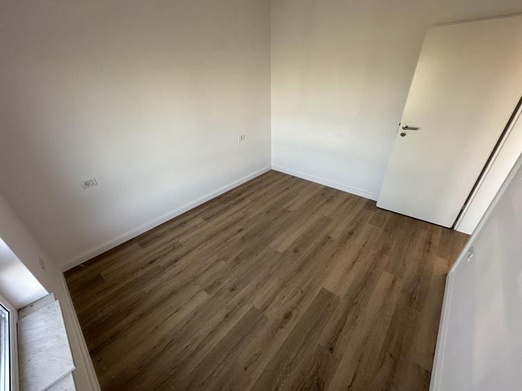Duplex cu 5 camere cu Canalizare în Nord