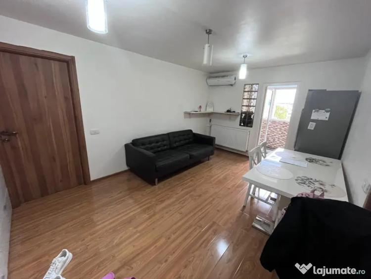 Apartament cu 3 camere decomandat, mobilat în Craiovița Nouă