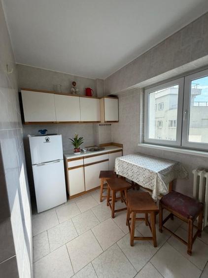 Apartament cu 3 camere decomandat, mobilat în Universitate
