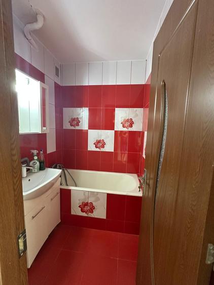 Apartament cu 4 camere semidecomandat în Drumul Taberei