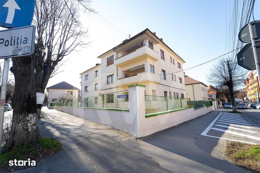 Apartament cu 4 camere decomandat în Central