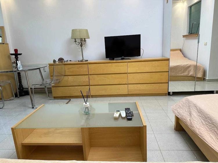 Garsonieră decomandată în Titan