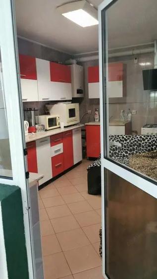 Apartament cu 2 camere semidecomandat în Prelungirea Craiovei