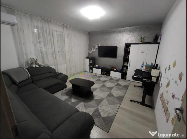 Apartament cu 2 camere decomandat în Giroc