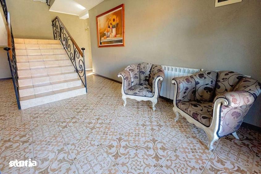Casă cu 10 camere cu Teren 2000 Mp în Central
